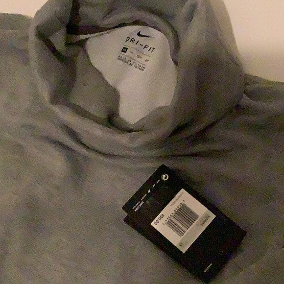 Nike Shirt - Picture 3 of 5